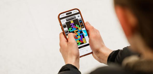 Person playing Tetris